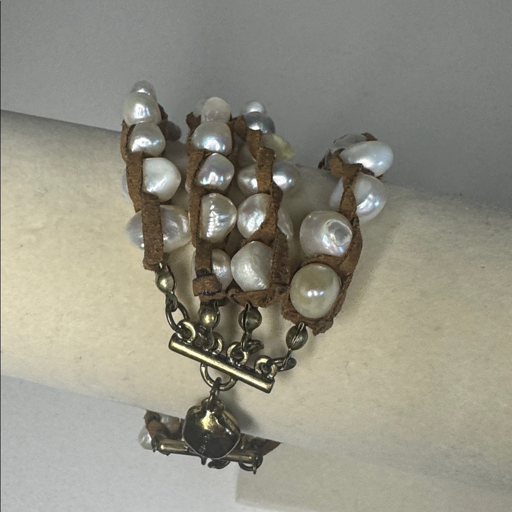 Elegant Pearl and Brown Beaded Bracelet - Picture 6 of 14